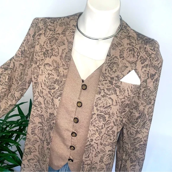 v i n t a g e :: Unique Romantic Victorian Blazer & Built In Vest - Picture 15 of 15